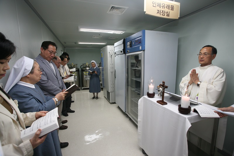 2014.07.10 성빈센트병원 인체유래물은행 축복식 및 개소식(2)_픽800.jpg